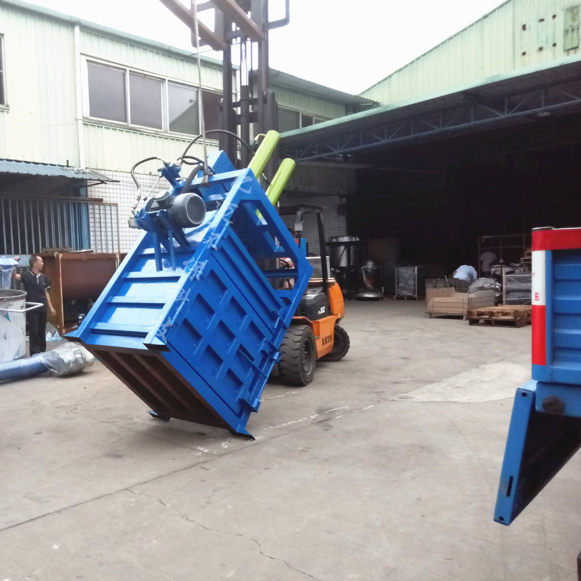 废纸废料液压打包机 垃圾回收打包机 塑料瓶压块压扁机 各种型号