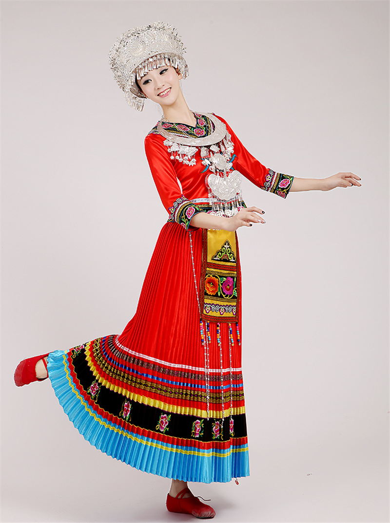 新款苗族服装女演出舞蹈云南民族风长裙贵州少数民族侗族彝族刺绣