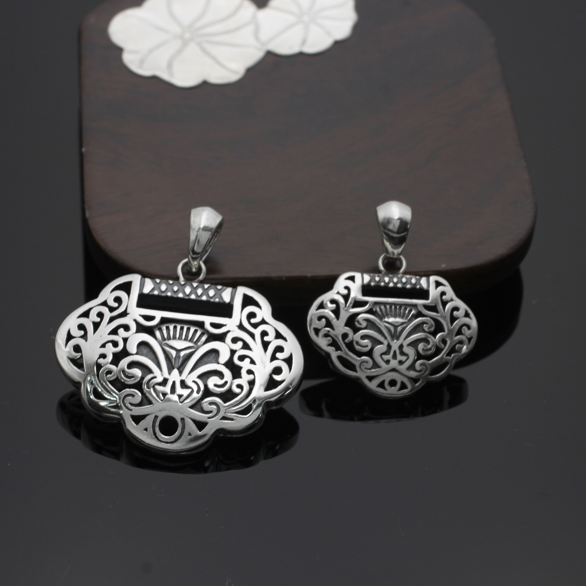 影视穿戴道具 s925纯银复古民族风长命锁吊坠 个性银饰品厂家直销