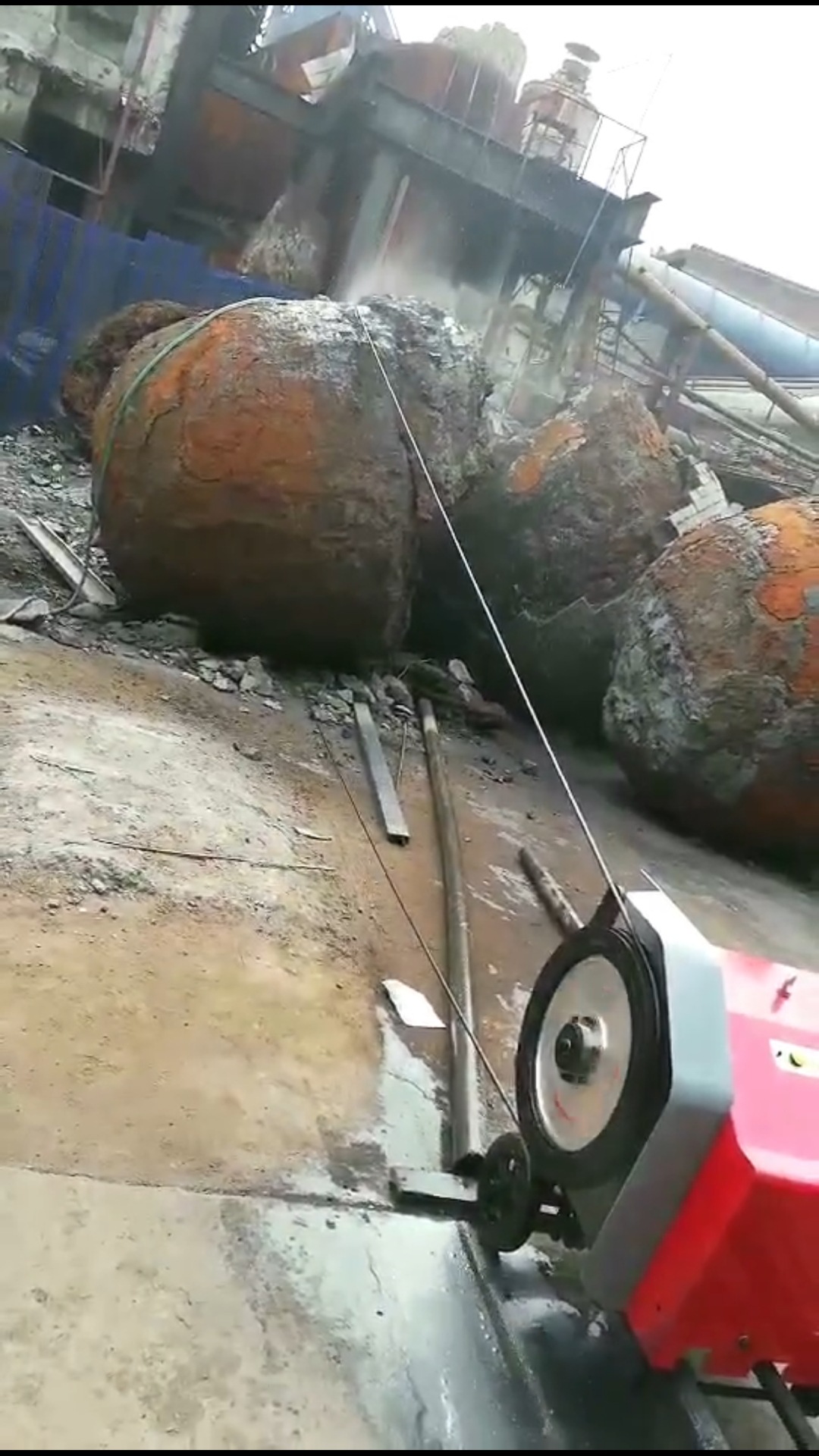 绳锯切割铸铁切生铁切割重金属绳锯机线锯遥控操作安全环保切锌块