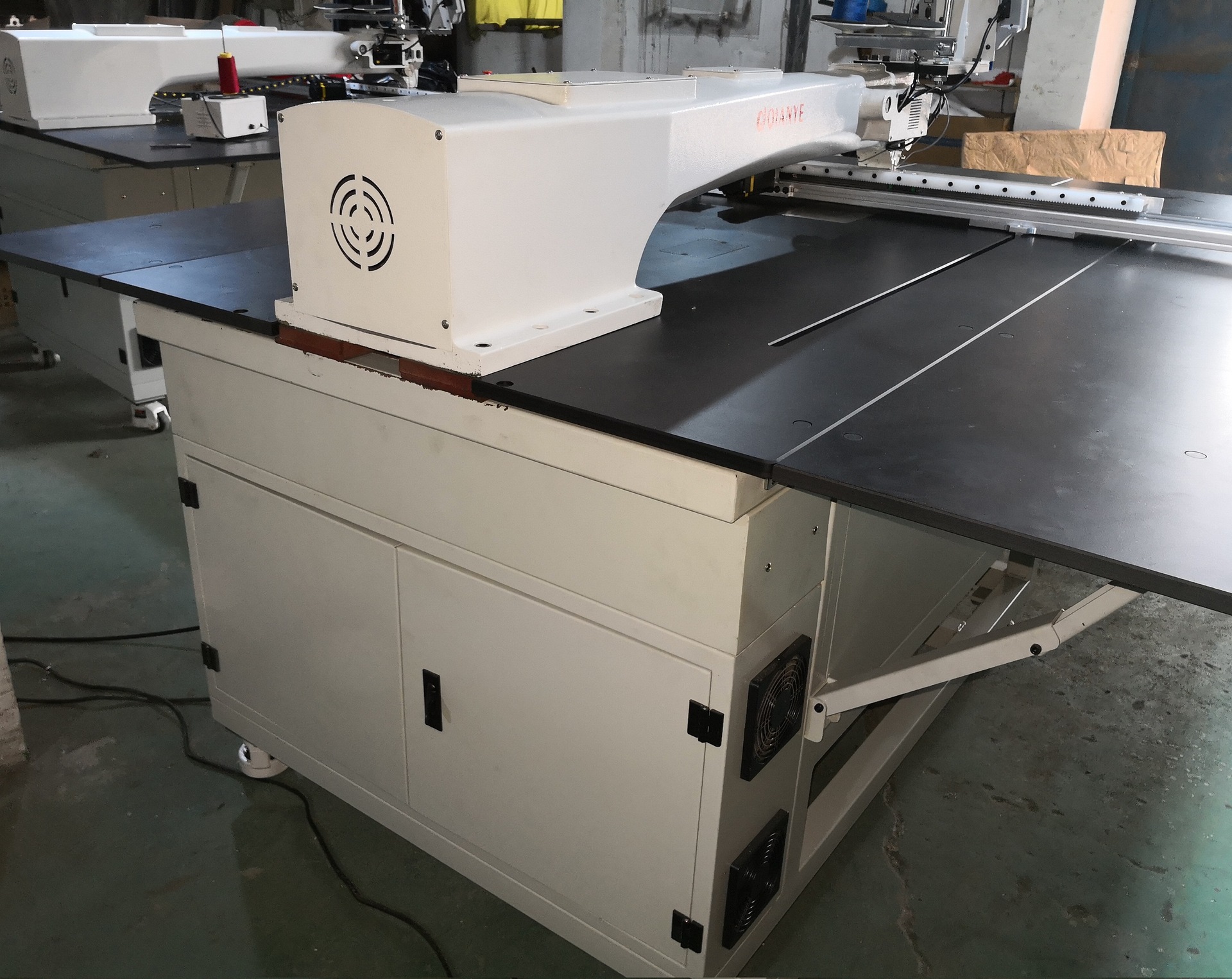 电脑模板机 服装模版机 长臂汽车脚垫花样机 羽绒服模版机