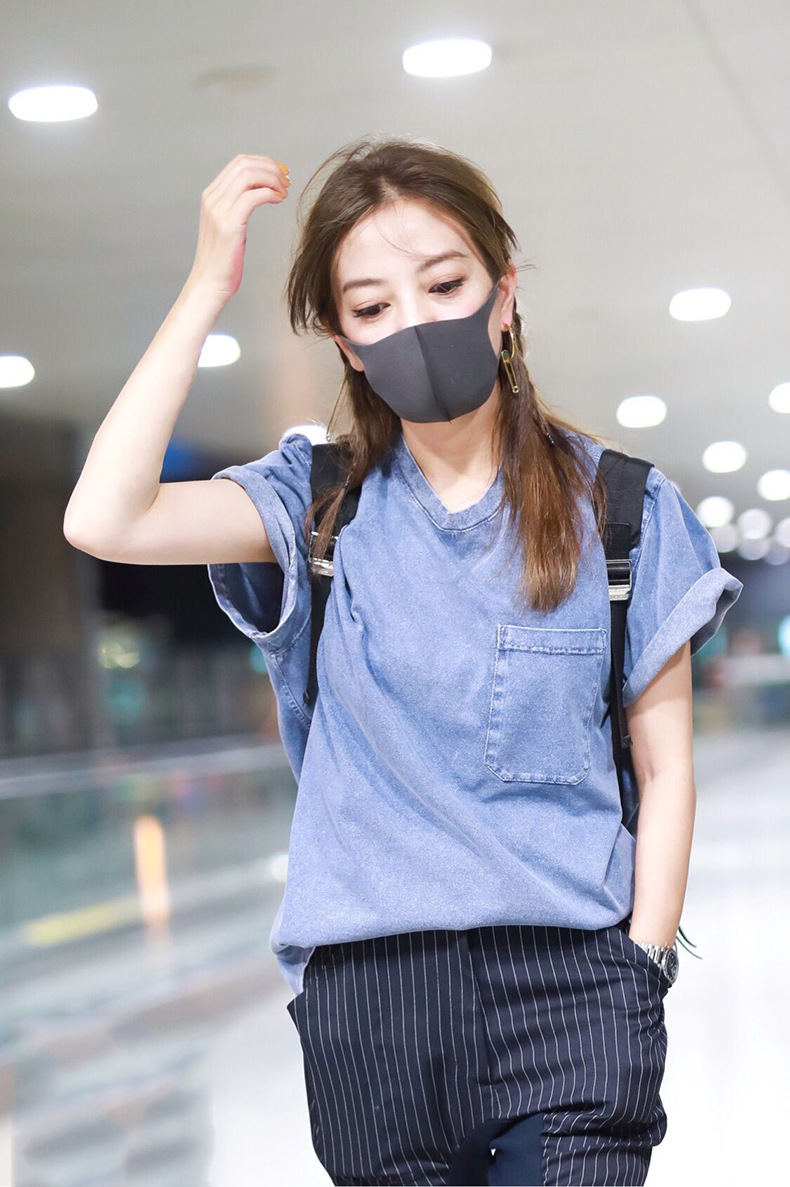 2018夏季明星赵薇机场同款牛仔蓝色宽松口袋t恤竖条纹裤子套装女