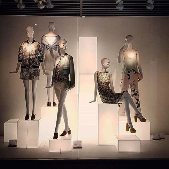 【营销】 - 橱窗里和店铺内的模特道具该选什么款服装