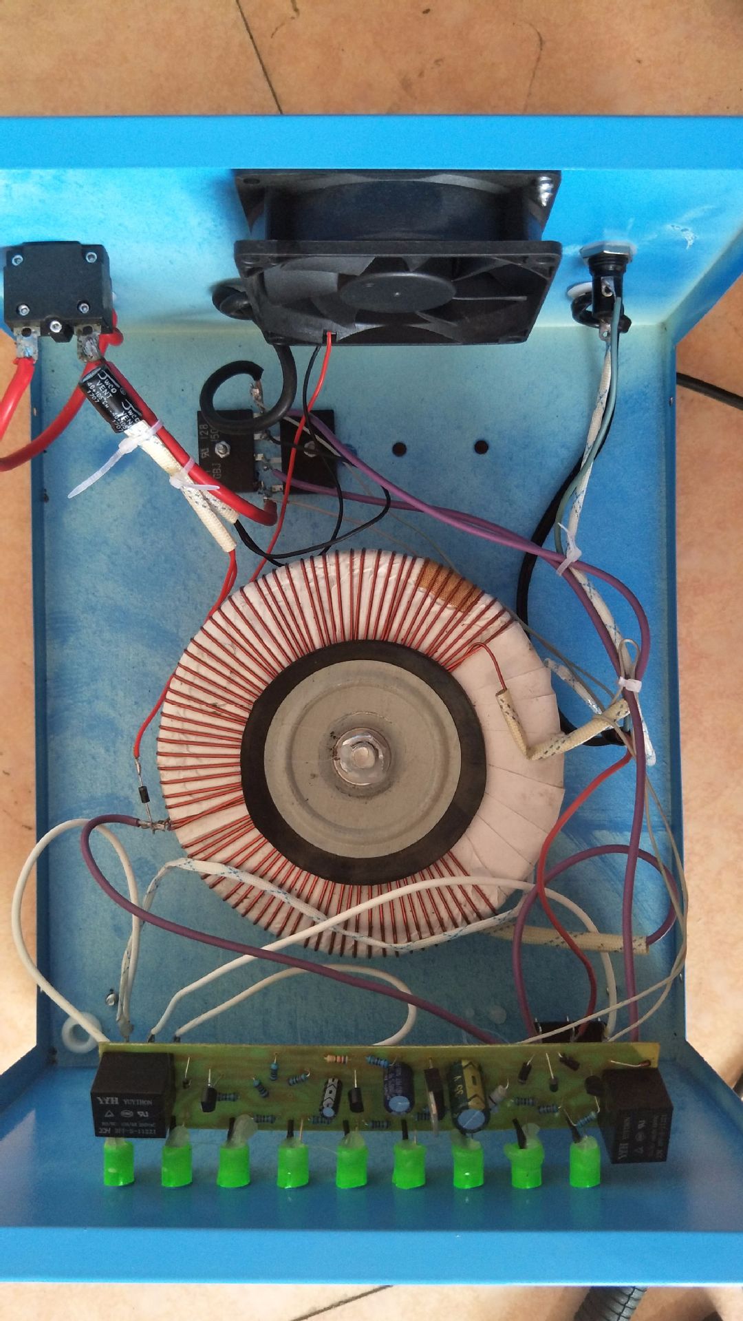 厂家直销汽车摩托蓄电池智能充满自停12v24v电瓶充电机纯铜充电器