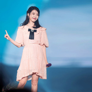 2019春新款女装iu李知恩明星同款韩版粉色亮片娃娃领荷叶边连衣裙