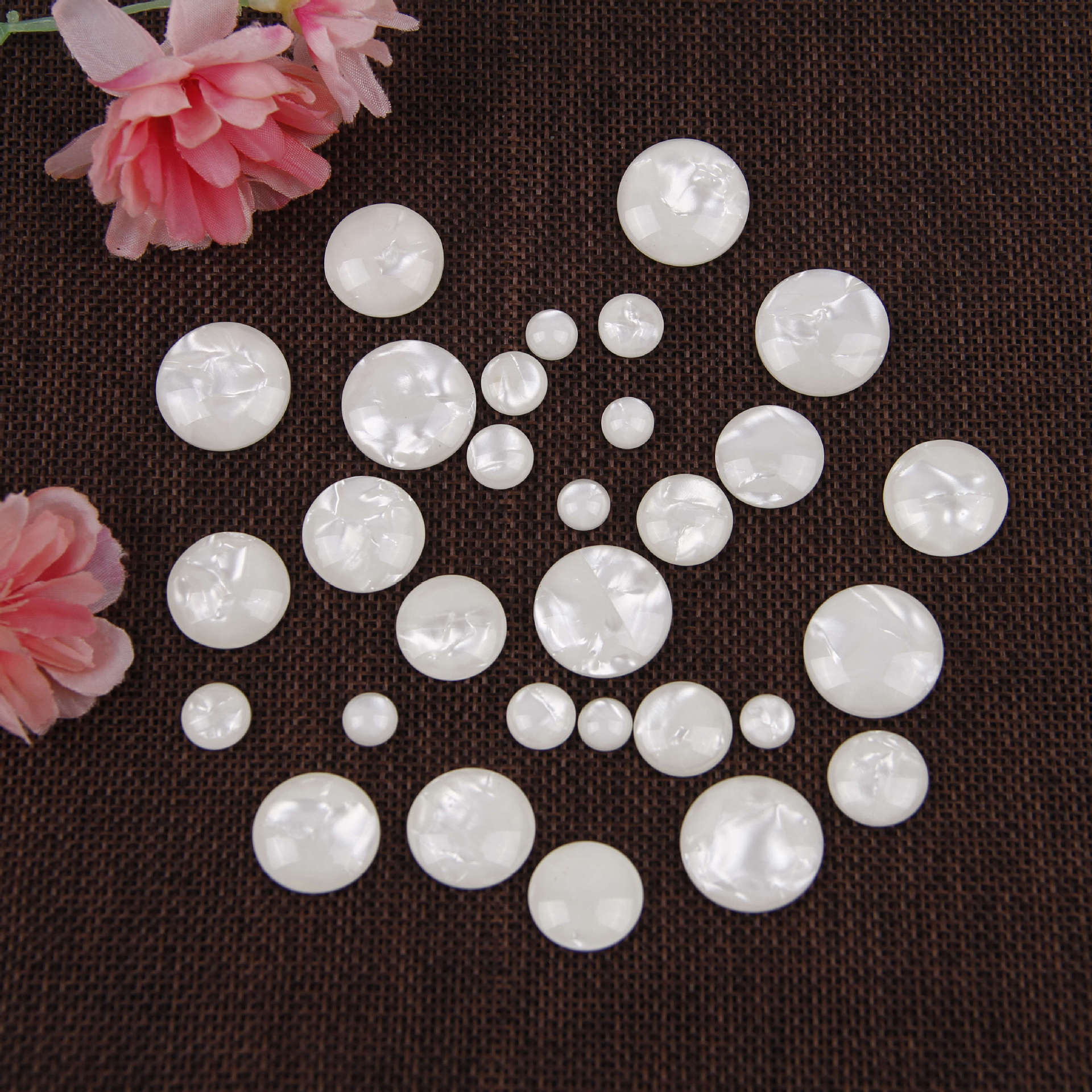 现货彩贝原片10mm彩贝饰半园珠饰白面平底珠 仿珍珠白珠饰品批发
