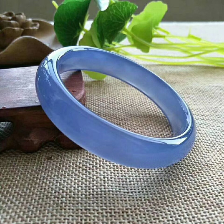 天然冰种a货蓝玉髓手镯玉质细腻通透媲美翡翠女款蓝玉髓手镯