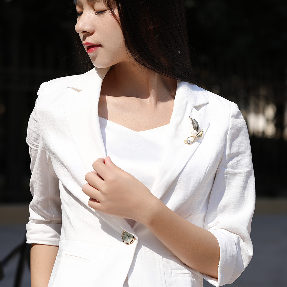 西凉妃子韩版简约精致珍珠胸针女服装毛衣胸花时尚百搭别针 x1157