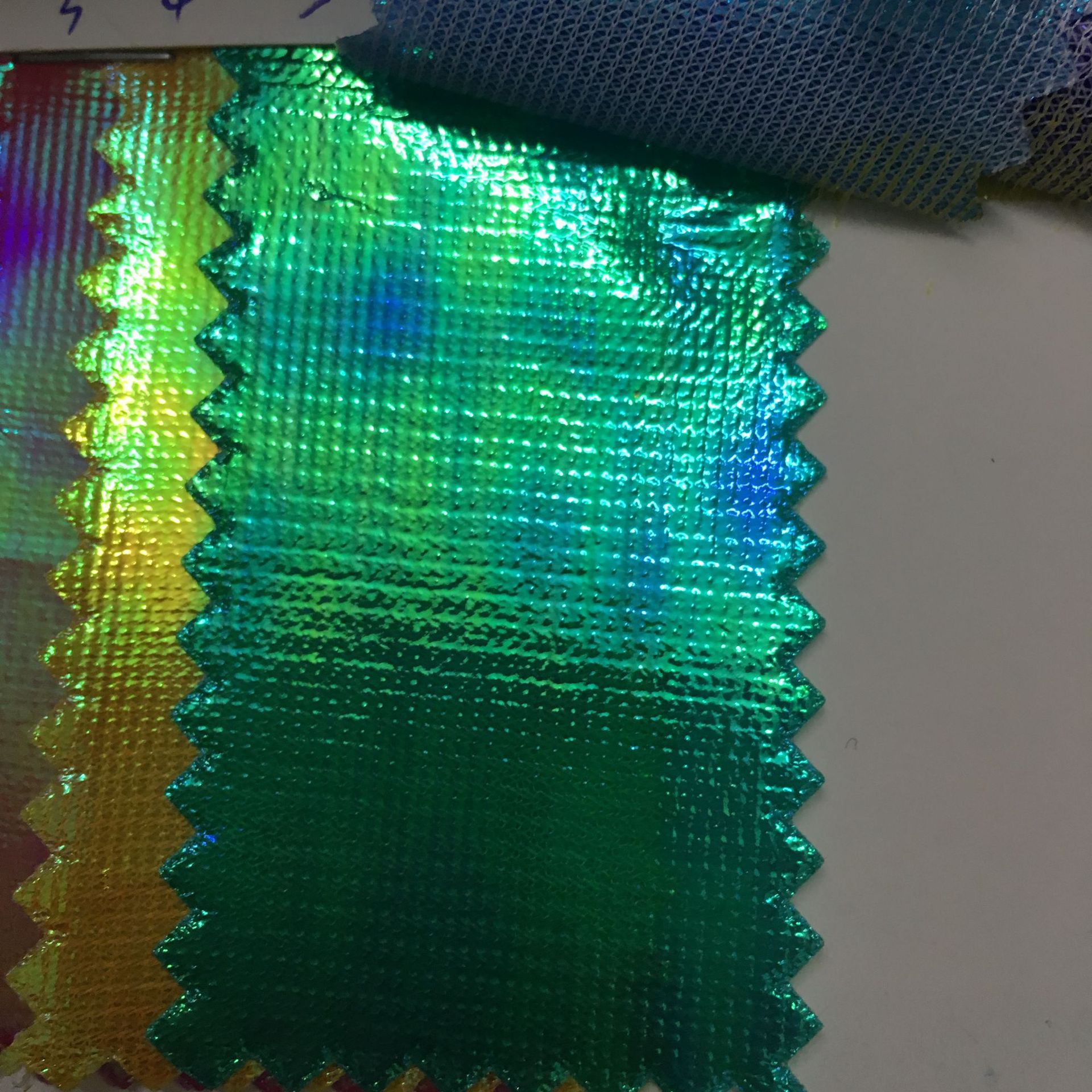 现货幻彩布七彩反光布彩虹膜幻光布服装装饰布