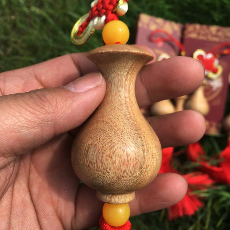 香樟木出入平安花瓶木质工艺品心经大悲咒手把件雕刻檀木挂件