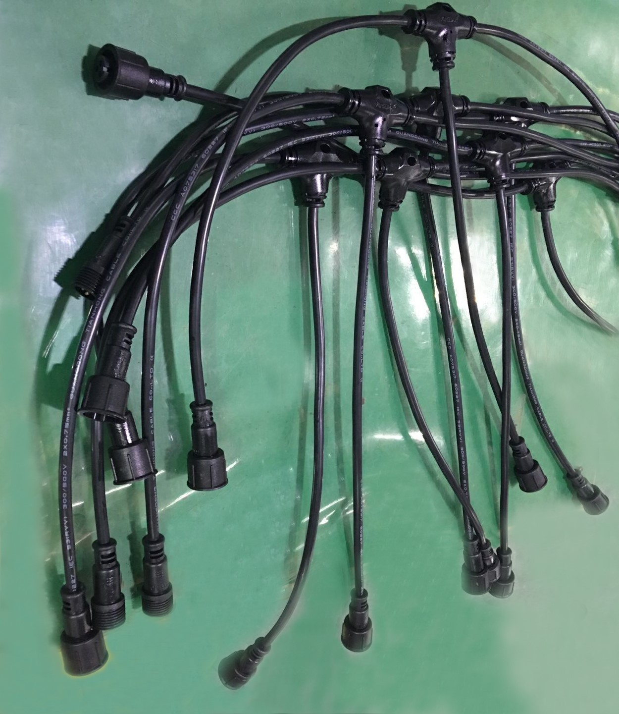 工厂供货防水一分二电子线束 防水端子接插件线束 电缆分支线束