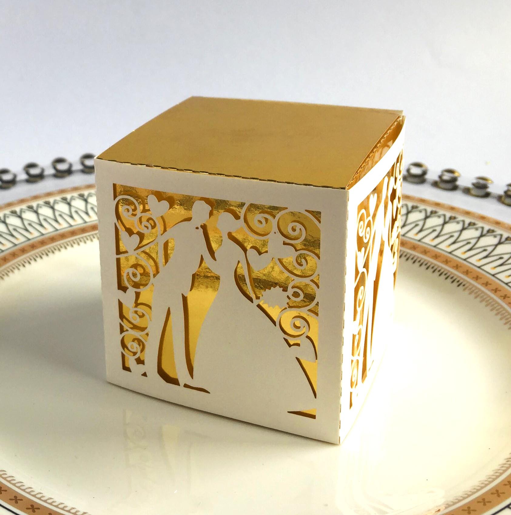 欧式 结婚用喜糖盒 奶白色 化妆品包装盒镂空盒套 窗花爱心纸盒