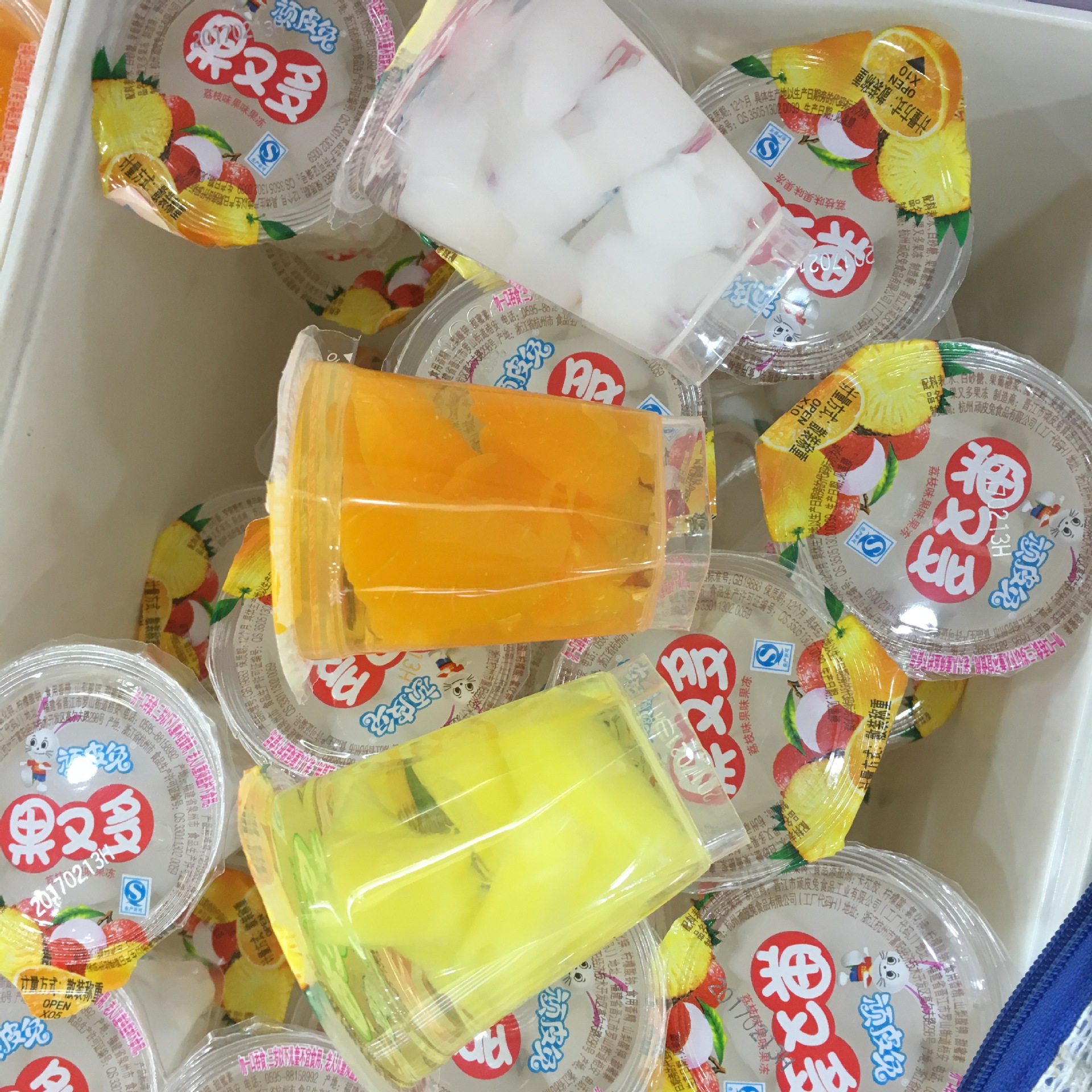 顽皮兔 果又多果肉小罐头果肉果冻 一箱10斤