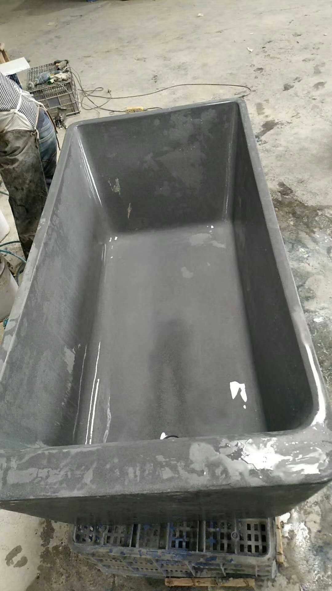 不规则的气孔,彰显产品的原生态,使产品更加贴近自然材料组成:水泥,沙