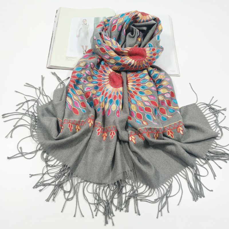 秋冬新款刺绣太阳花仿羊绒围巾女民族风保暖两用绣花围巾披肩批发