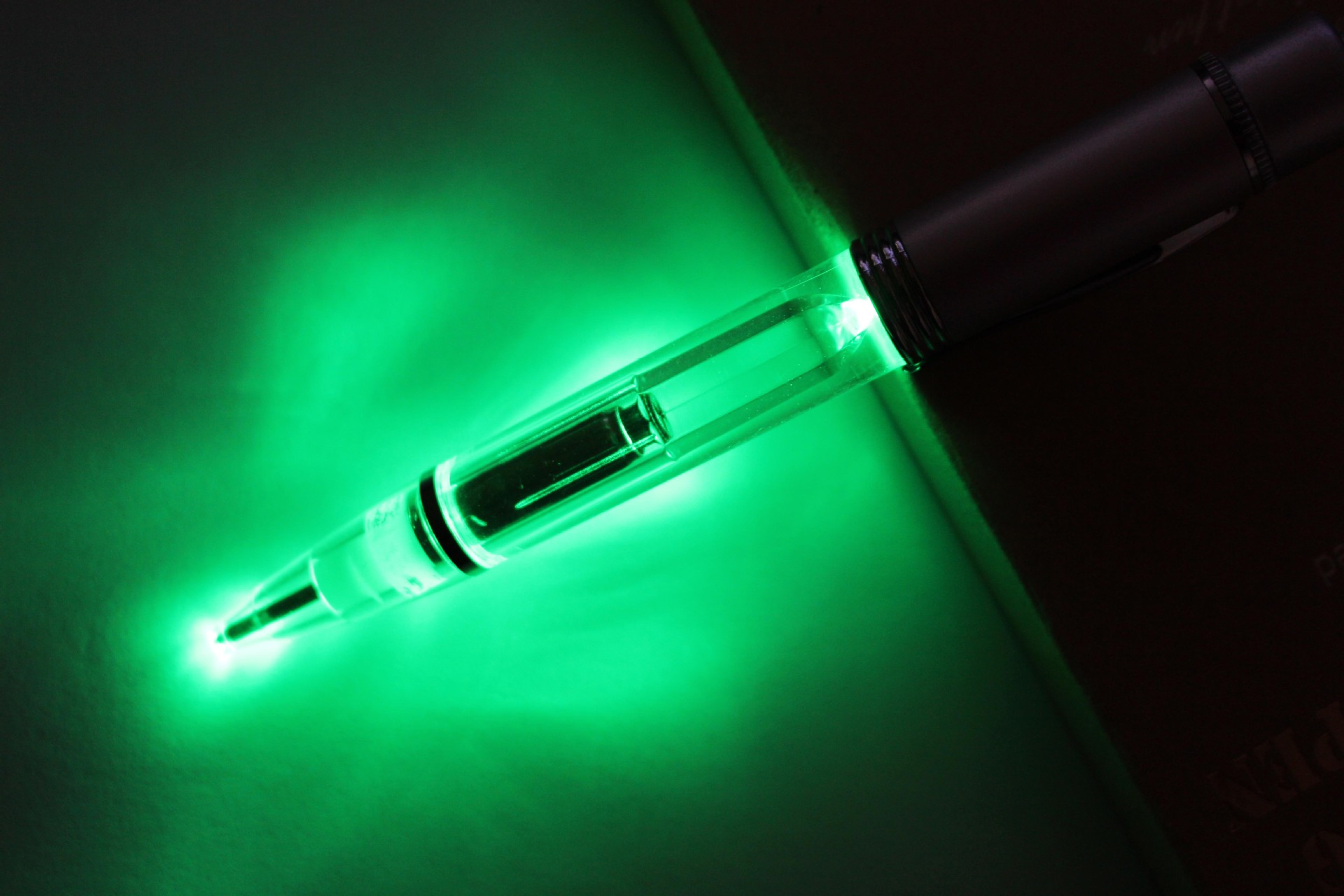 定制金属透明发光礼品笔 白光 红光 蓝光 绿光 七彩光可选