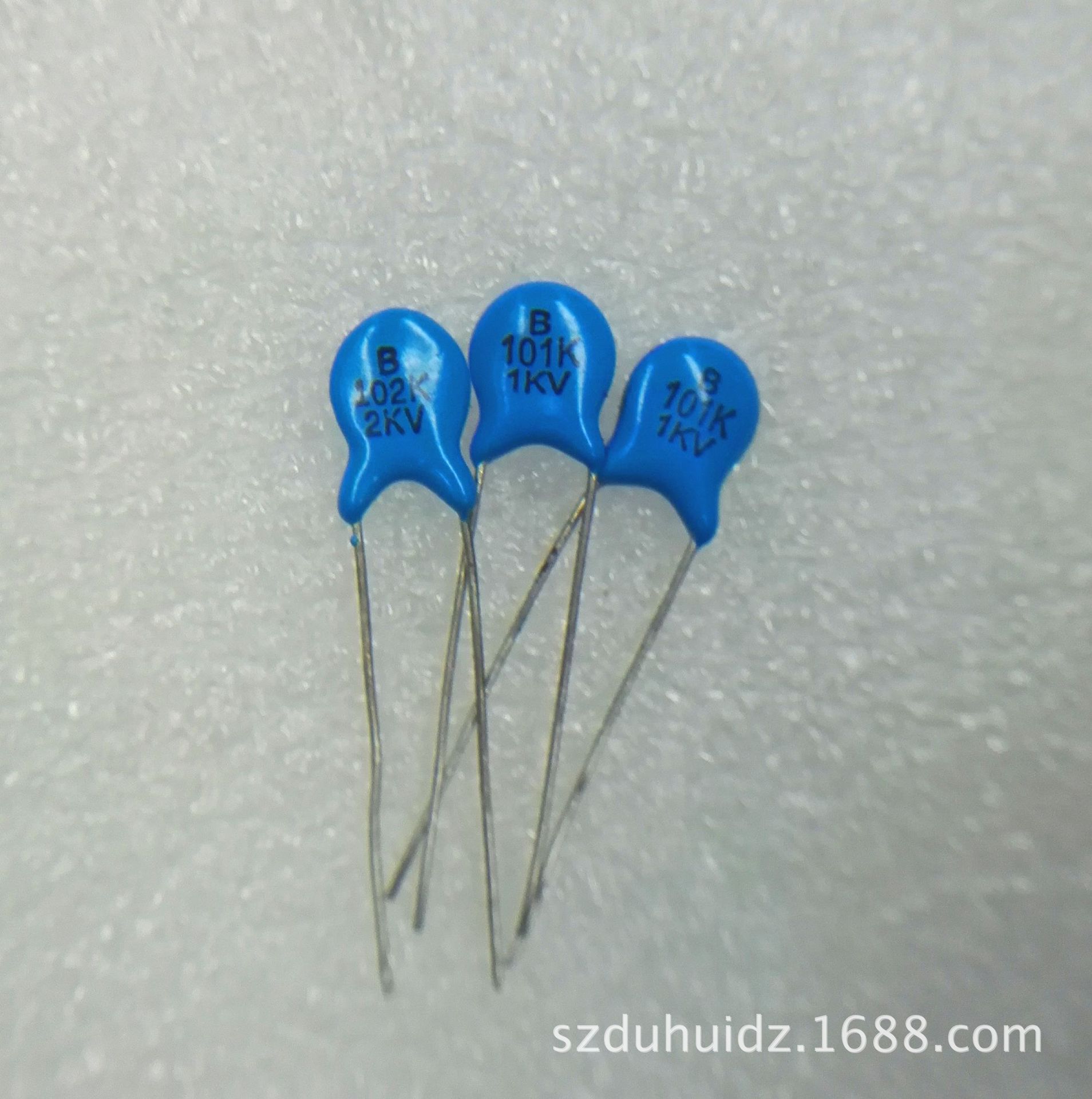 供应陶瓷(瓷介)电容 2kv222(2.2nf)p5mm