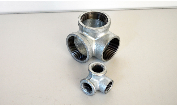 立体三通晾衣架用玛钢镀锌管件铁角三通工艺品管件黑三通创意灯饰