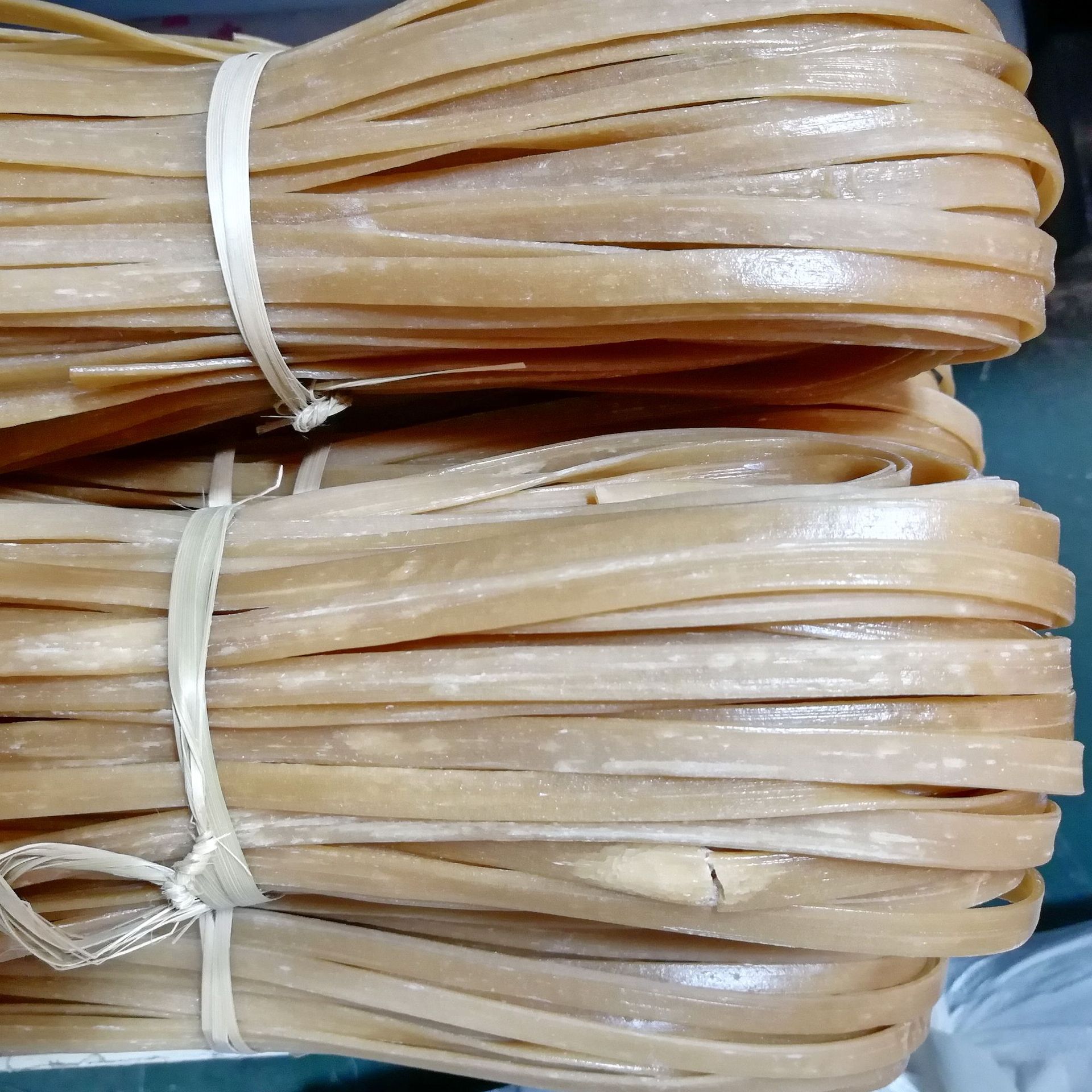 厂价直销重庆地产全干手工酸辣粉皮 火锅粉皮 红薯粉皮