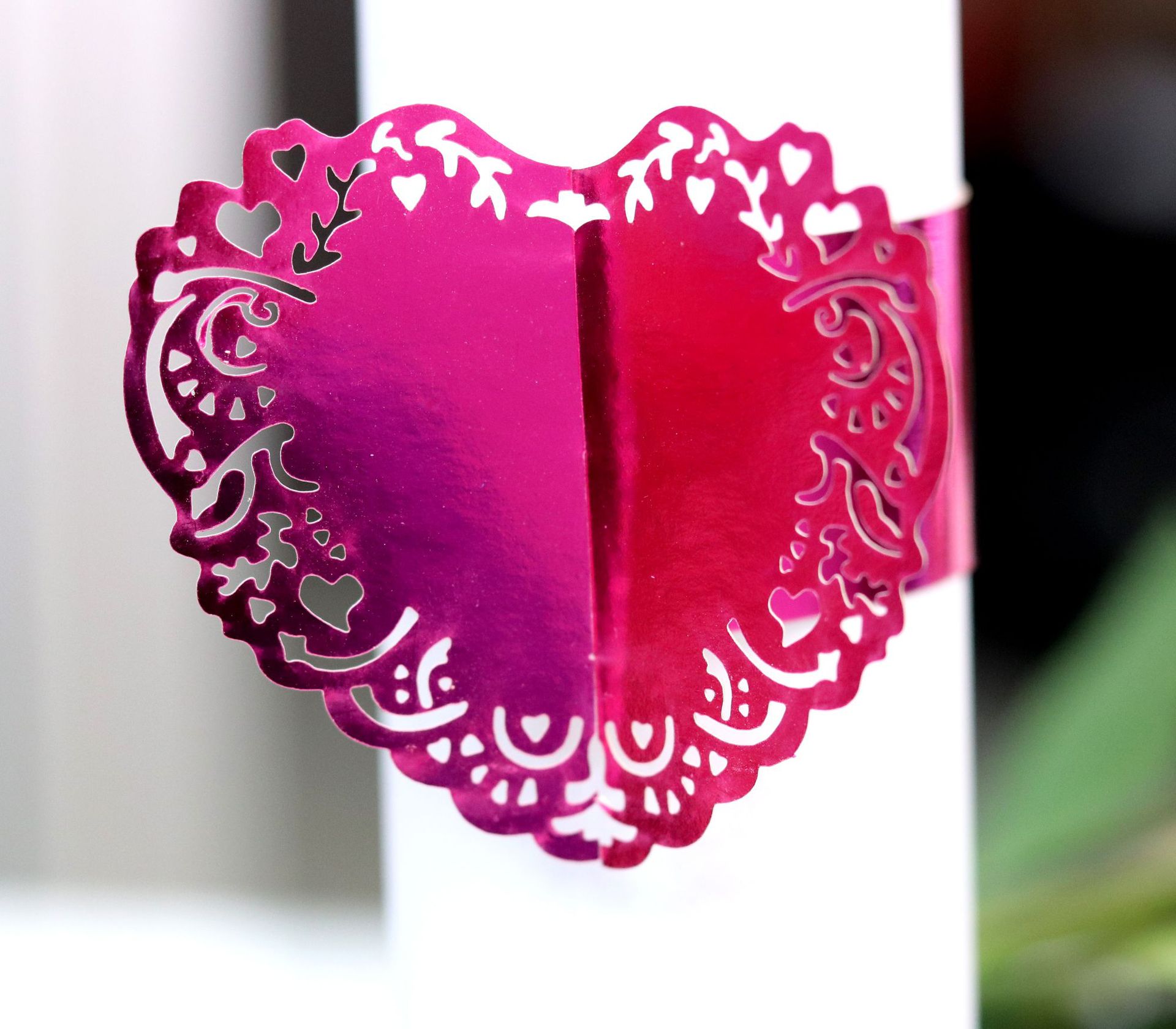 亚马逊现货立体漂亮小爱心毛巾扣 心形激光镂空纸环 酒店用餐巾扣