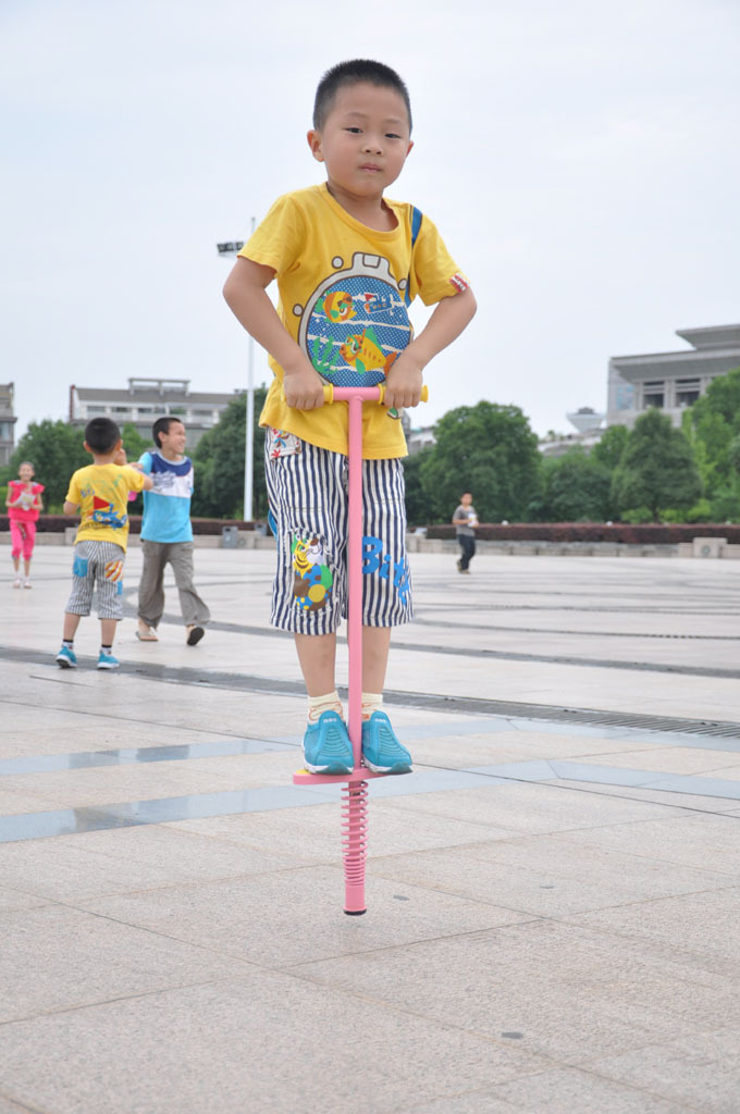 弹簧高跷户外运动儿童高跷娃娃跳平衡运动训练器pogostick 可定制