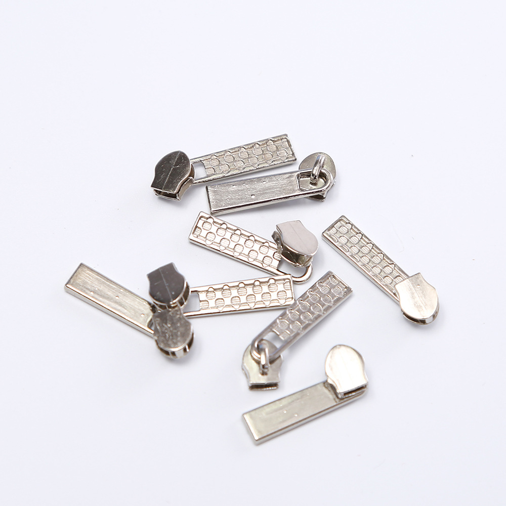 供应批发3#锌合金拉链头 高档金属拉头 可订做logo 服装箱包拉头