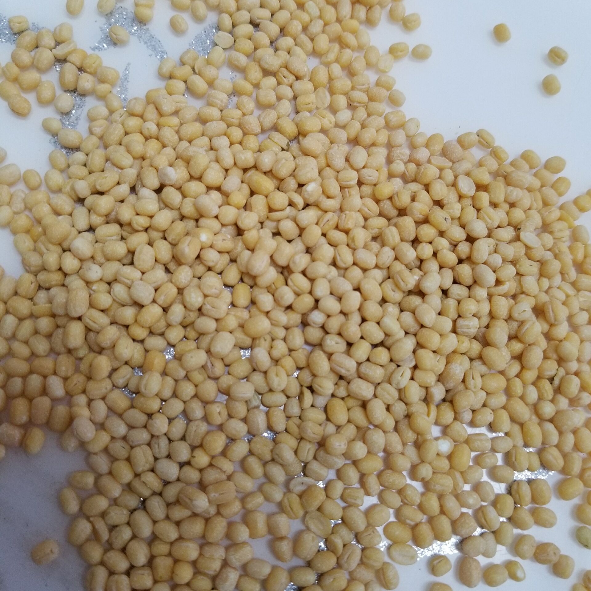 现货供应去皮绿豆仁五谷杂粮现货脱皮绿豆半扒皮绿豆袋装25kg