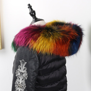 白色羽绒服超大毛领