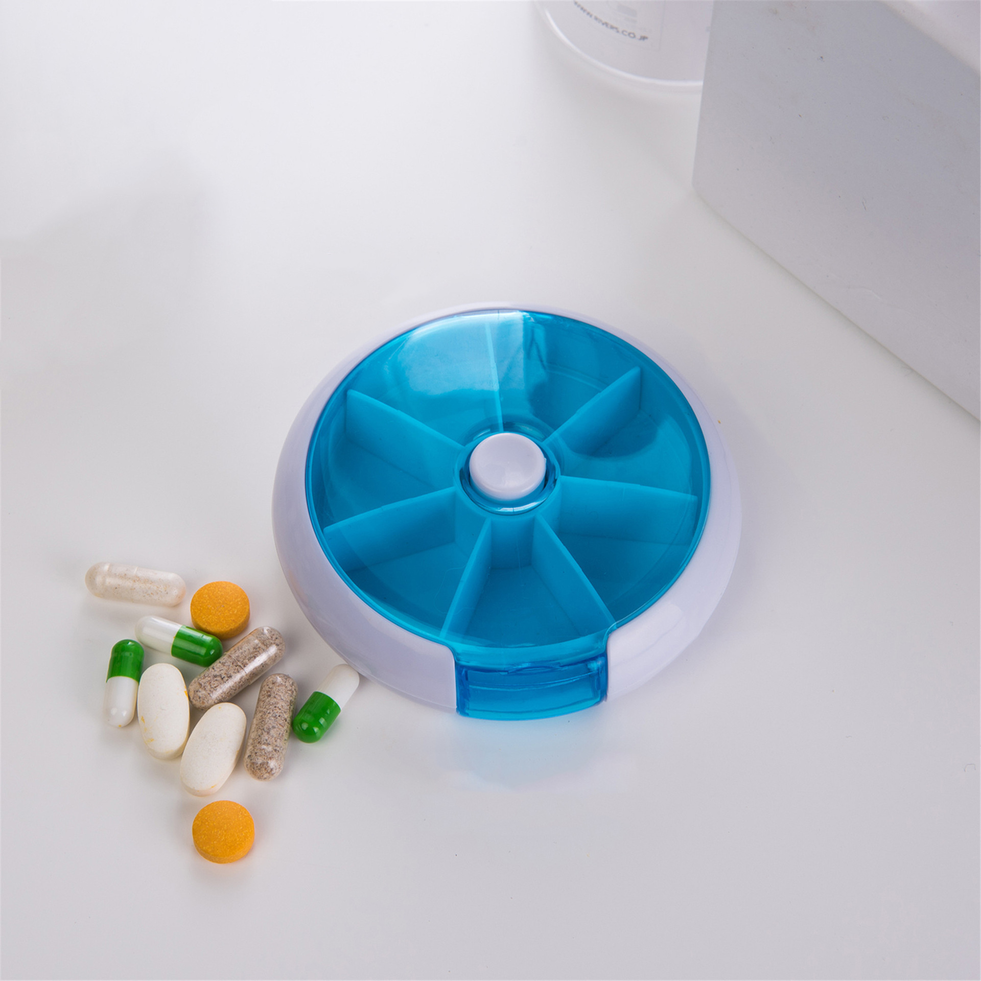 迷你可爱随身小药盒圆形7分格按钮旋转药盒子便携式一周分装药盒