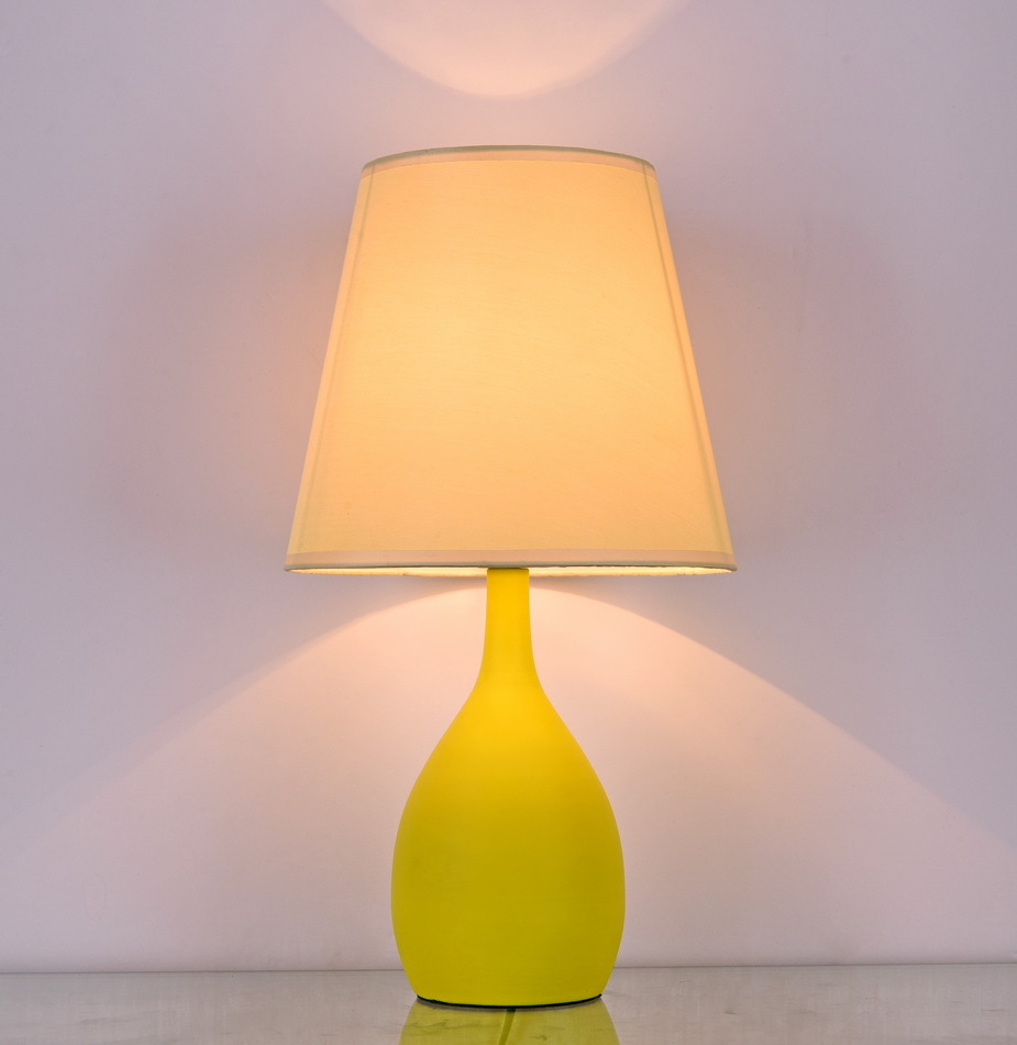 灯饰外贸礼品灯 家居酒店装饰 北欧木艺书房学生台灯table lamp