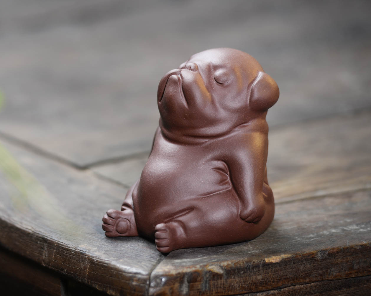 厂家宜兴紫砂茶宠狗摆件生肖懒狗雕塑可养工艺品装饰