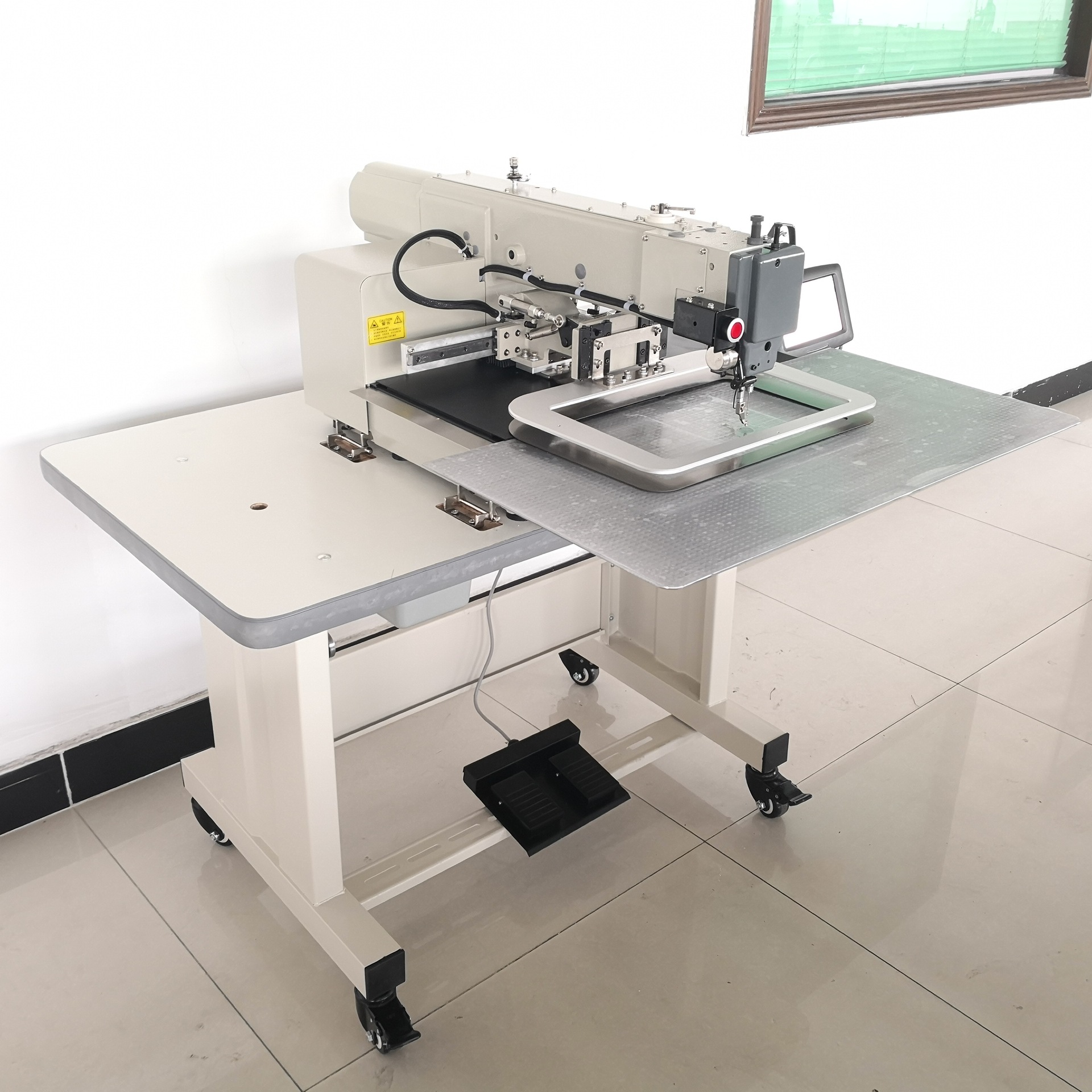 青岛潍坊高密 星驰牌电脑花样机,劳保鞋后跟专用车缝鞋面加工