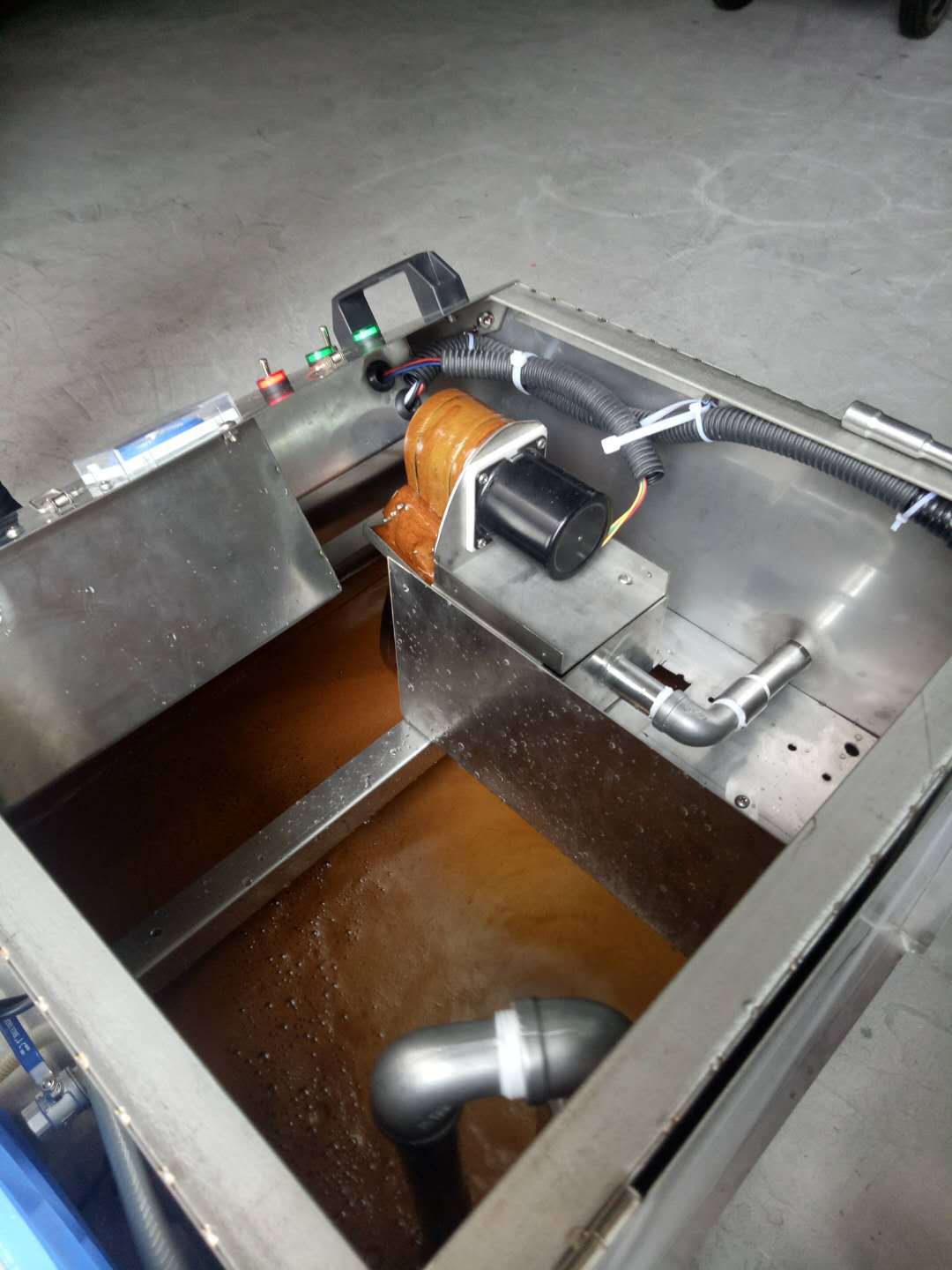 牌浮油回收机 油水分离机 浮油收集器 小型吸收机床机