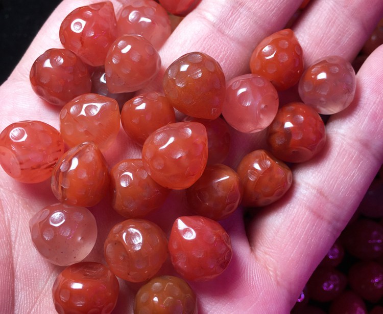 天然南红玛瑙草莓珠半孔樱桃红diy吊坠项链文玩配饰源头厂家批发