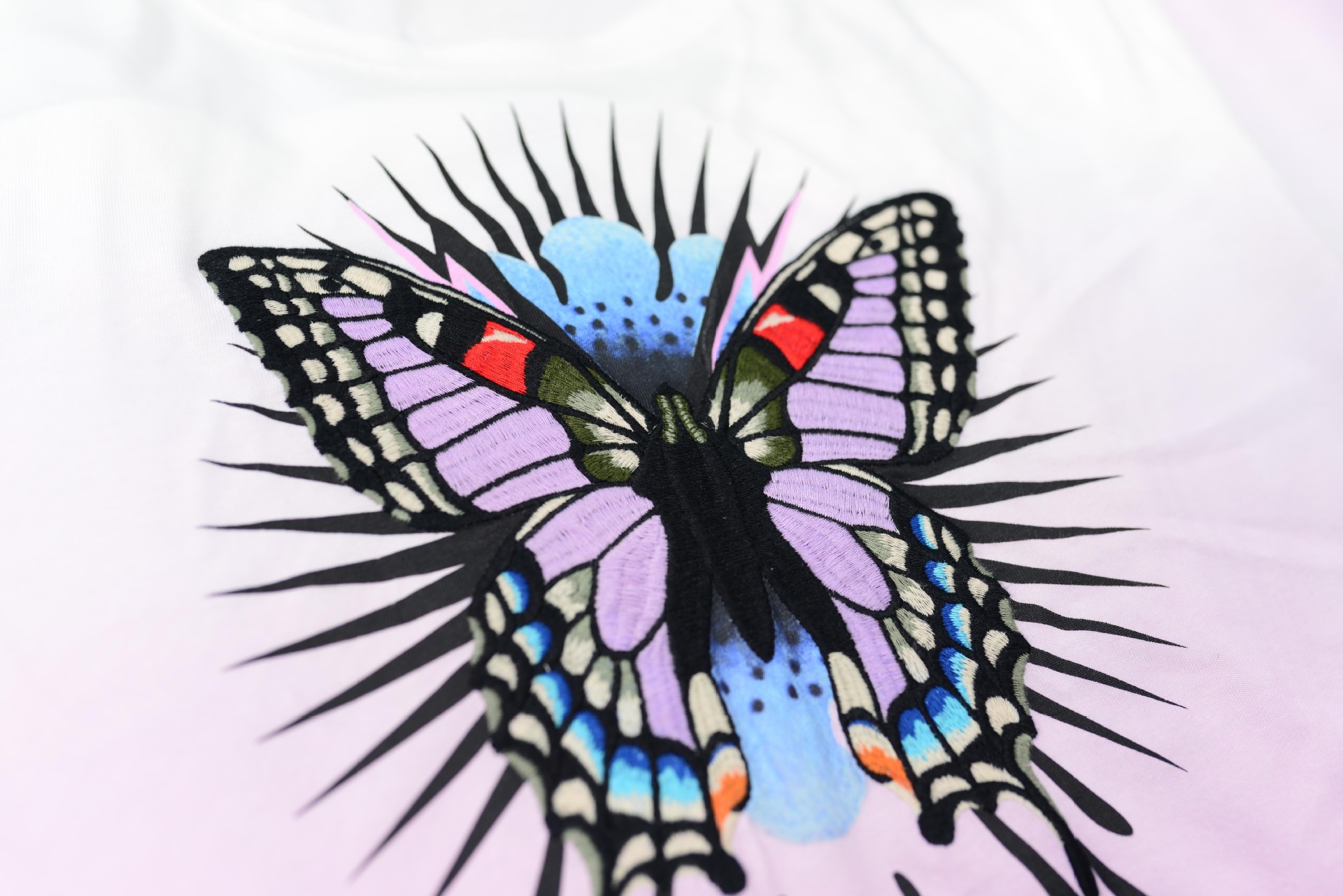 袖长 短袖 工艺 印花/印染 是否库存 是 库存类型 杂款 货号 蝴蝶刺