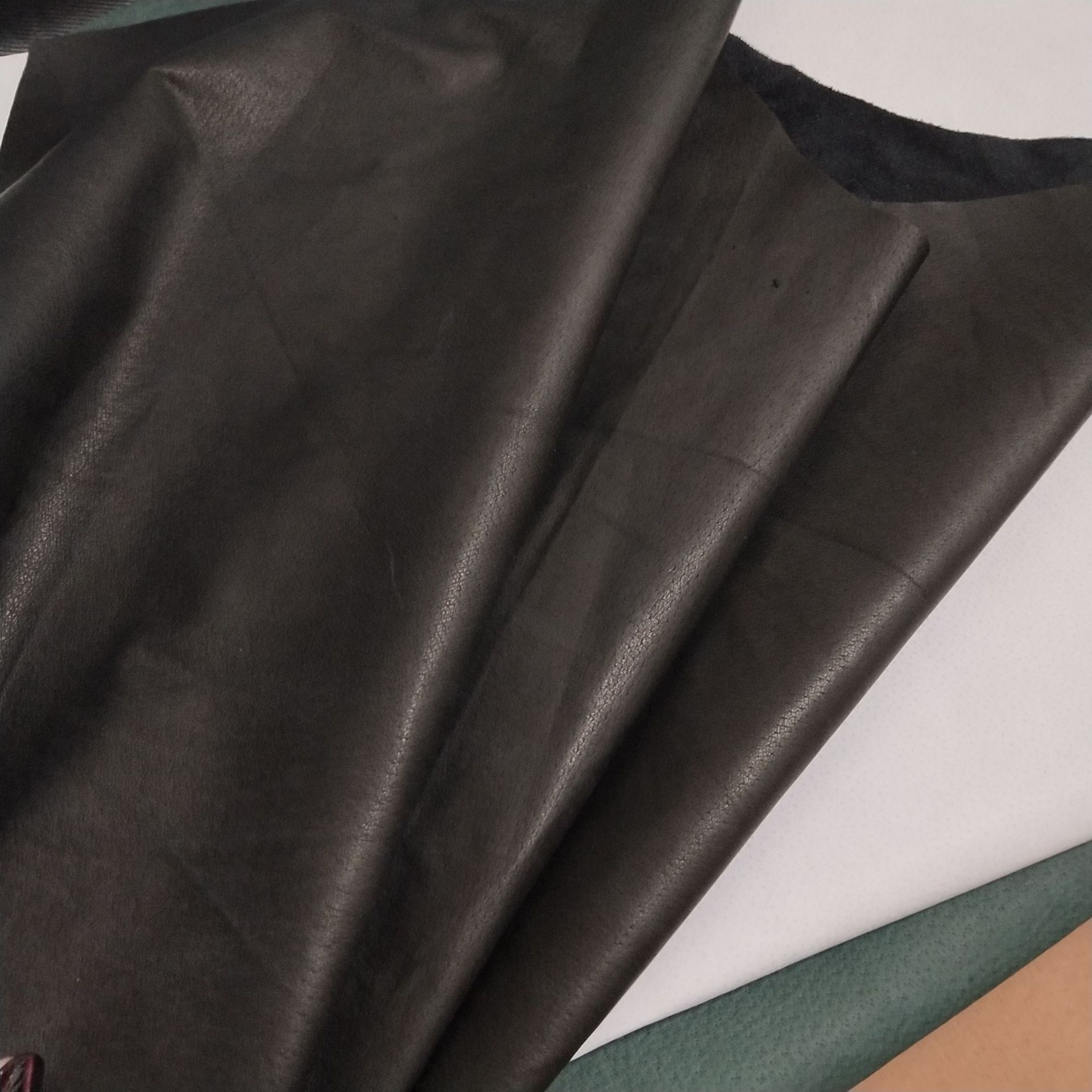 真皮猪皮皮料 猪皮头层里革 薄皮复合布 鞋里箱包内里专用 价优