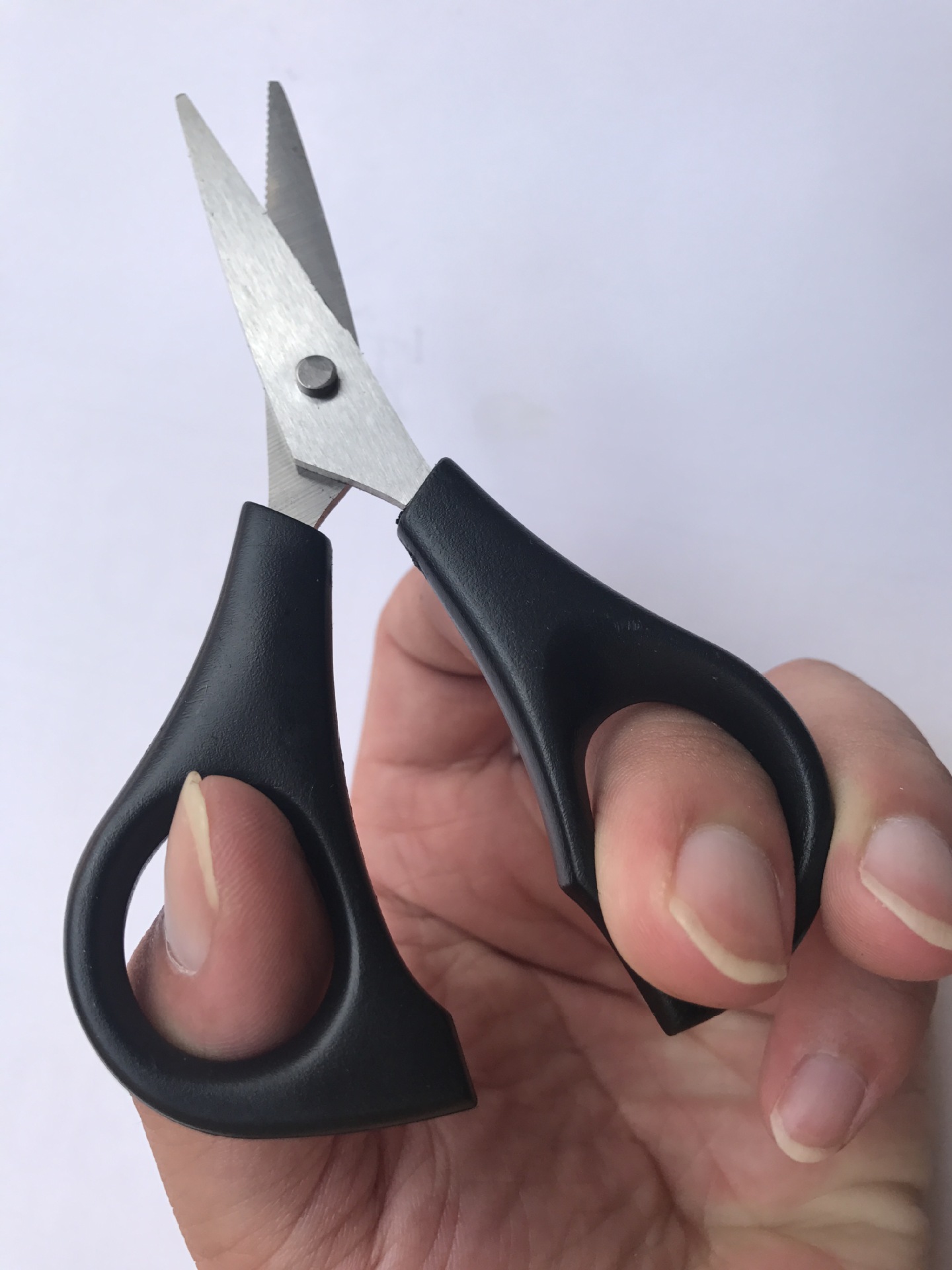 现货新款多功能尖嘴钓鱼剪刀 可定制海钓专业剪线工具配件钓鱼剪