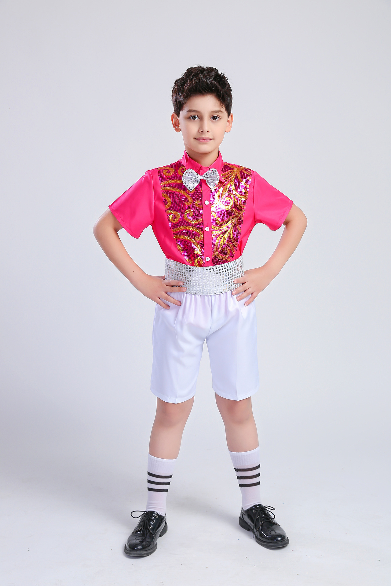 儿童演出服装男童舞蹈服男孩幼儿园小学生亮片合唱服装六一表演服