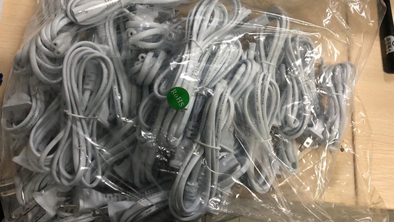 6 产品颜色:黑色,白色 包装方式:50pcs/袋     8字尾电源线适用范围