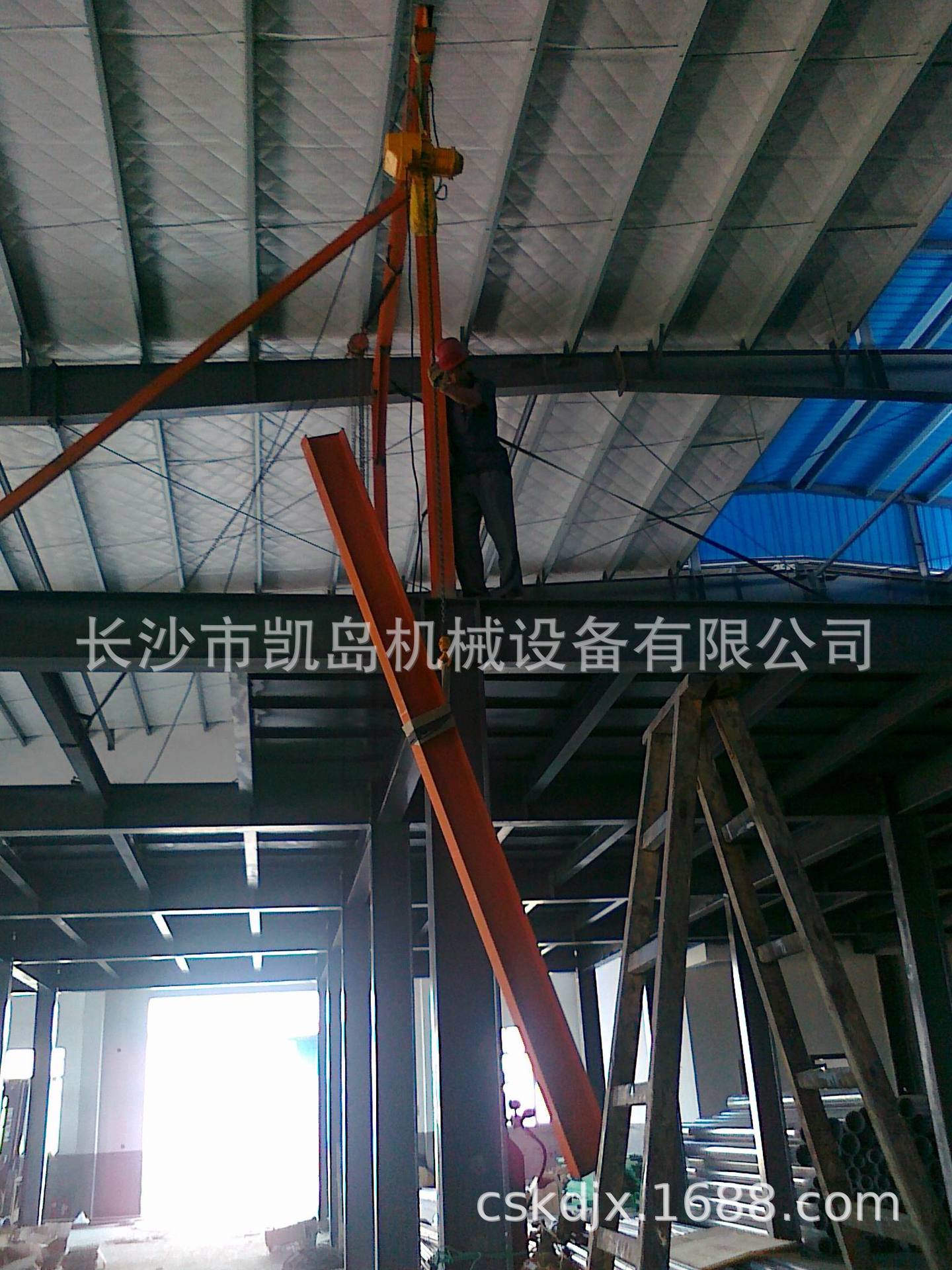 门架式行吊安装|安装钢结构厂房的葫芦行吊|框架行吊安装现场图
