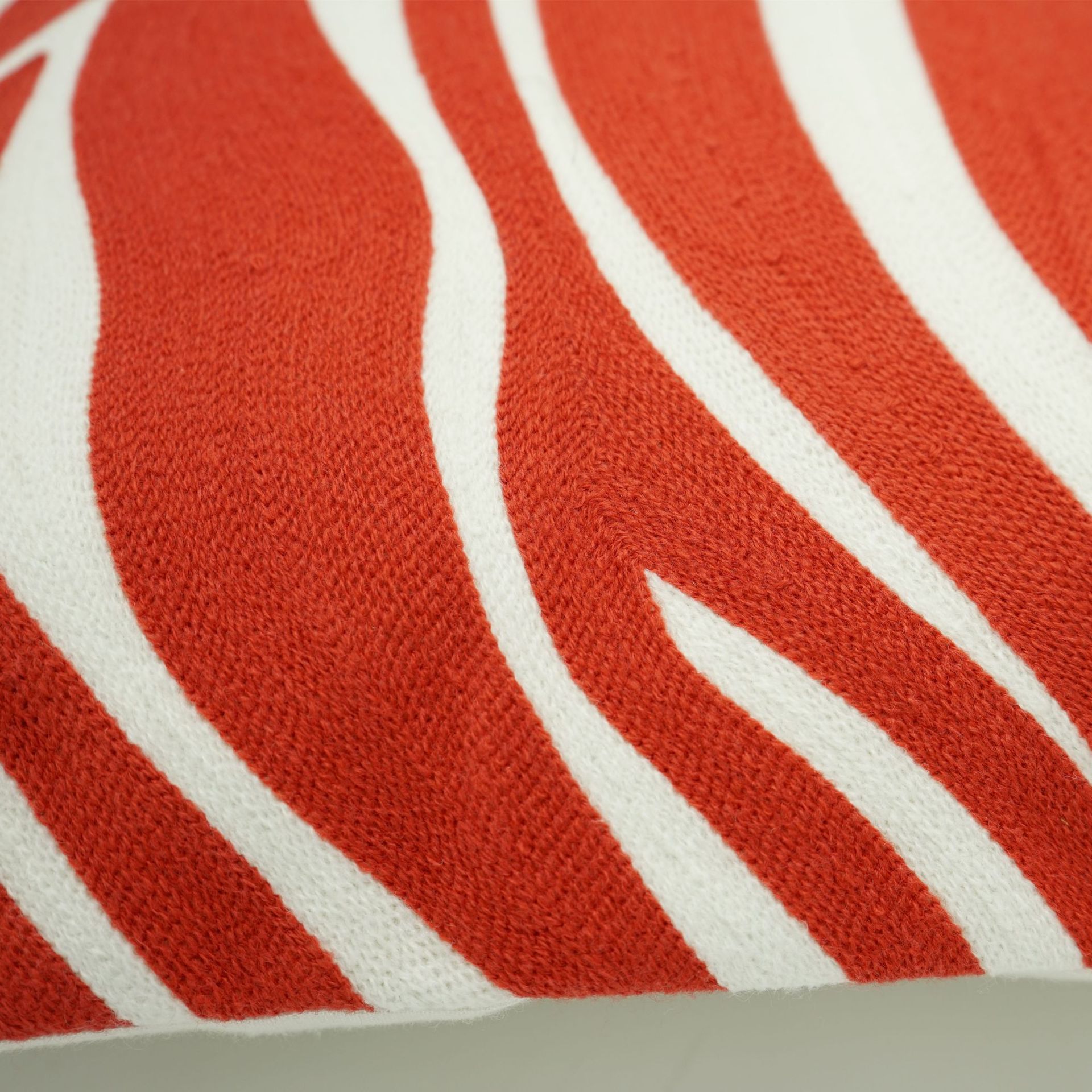 家居用品亚马逊可定制简欧舒适满绣水波纹设计汽车沙发靠垫抱枕套