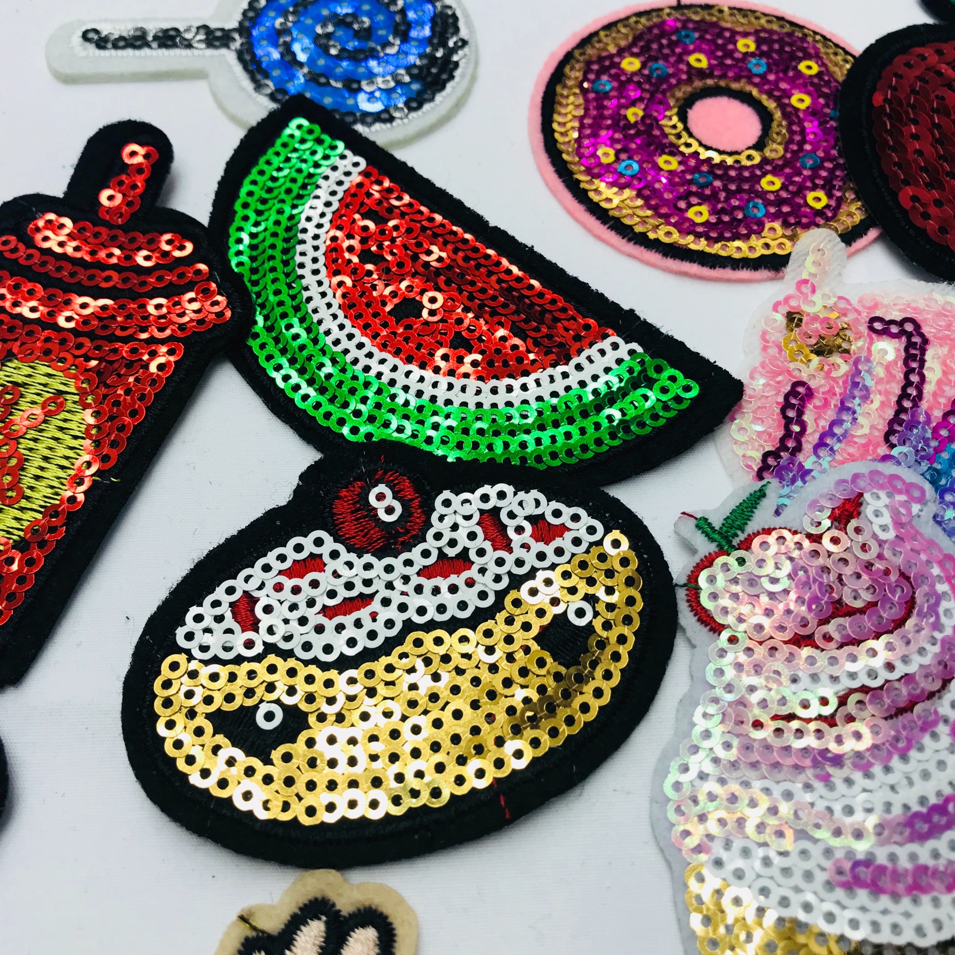 厂家直销珠片绣花布贴食品小吃图贴布服装辅料补丁贴亮片绣可定制