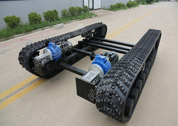 履带是由主动轮驱动,围绕着主动轮,负重轮,诱导轮和托带轮的柔性链环.