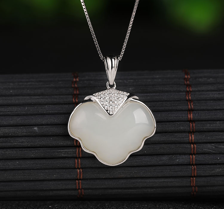 中国风纯银镶蝙蝠白玉项坠带证书民族风925银包玉天然和田玉吊坠