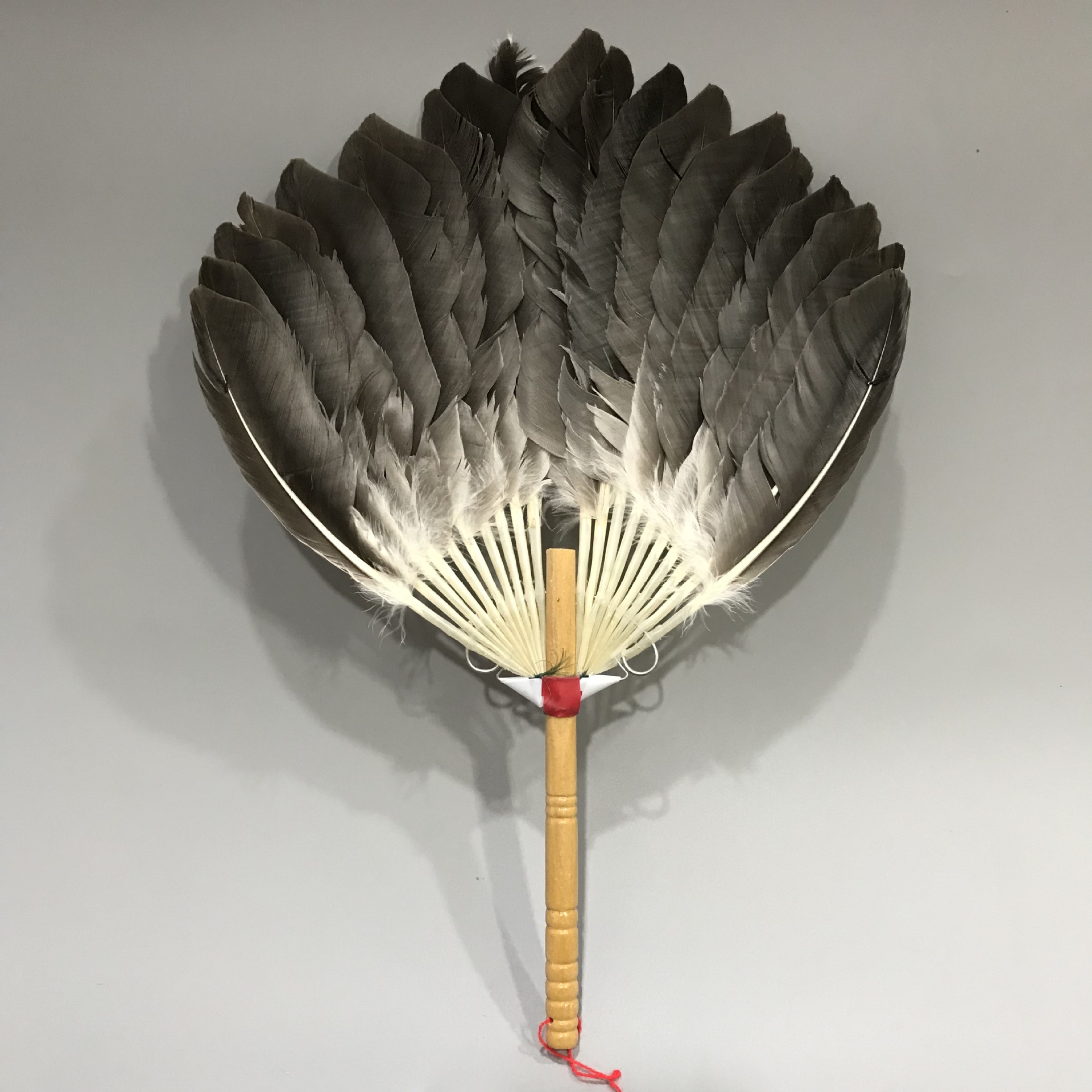 厂家批发 羽毛扇 鹅毛扇 孔明扇手工扇 工艺扇 礼品扇 孕妇宝宝扇