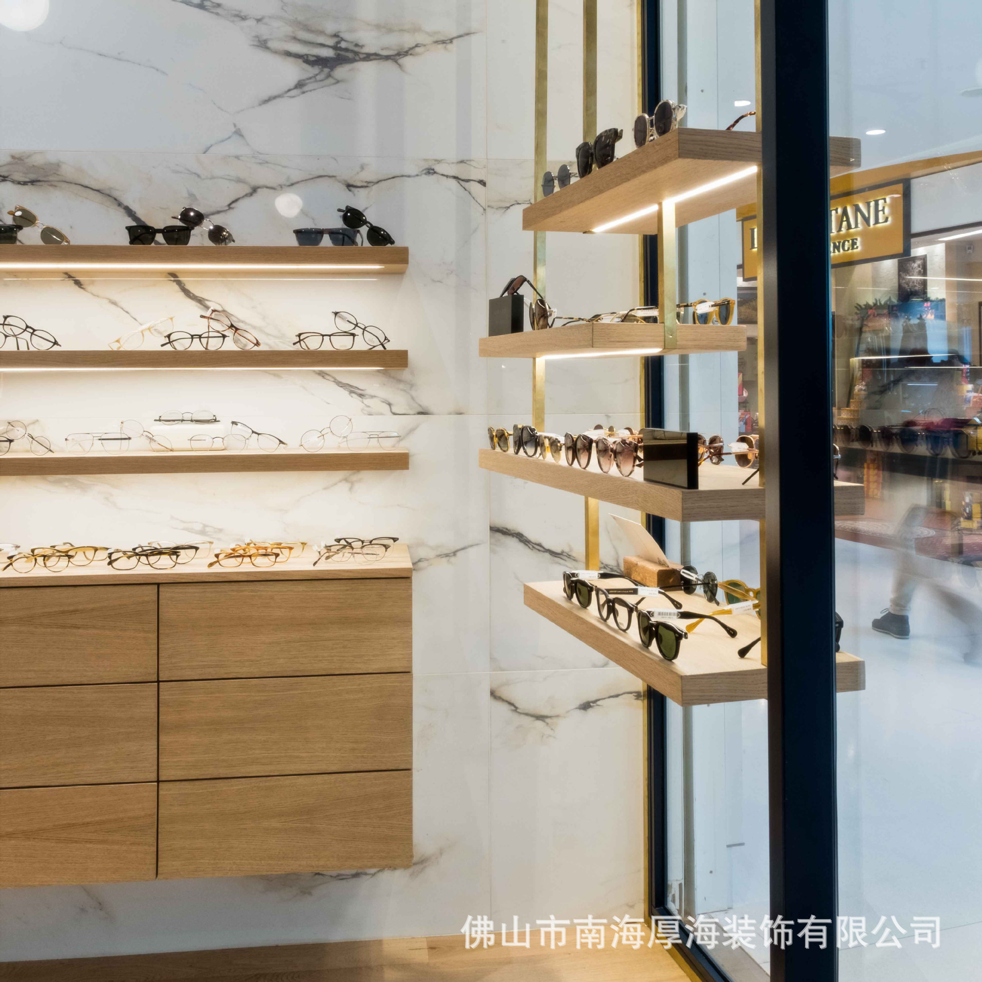 厂家定制时尚墨镜眼镜展示架墙眼镜店展柜木质眼镜柜台创意展示台