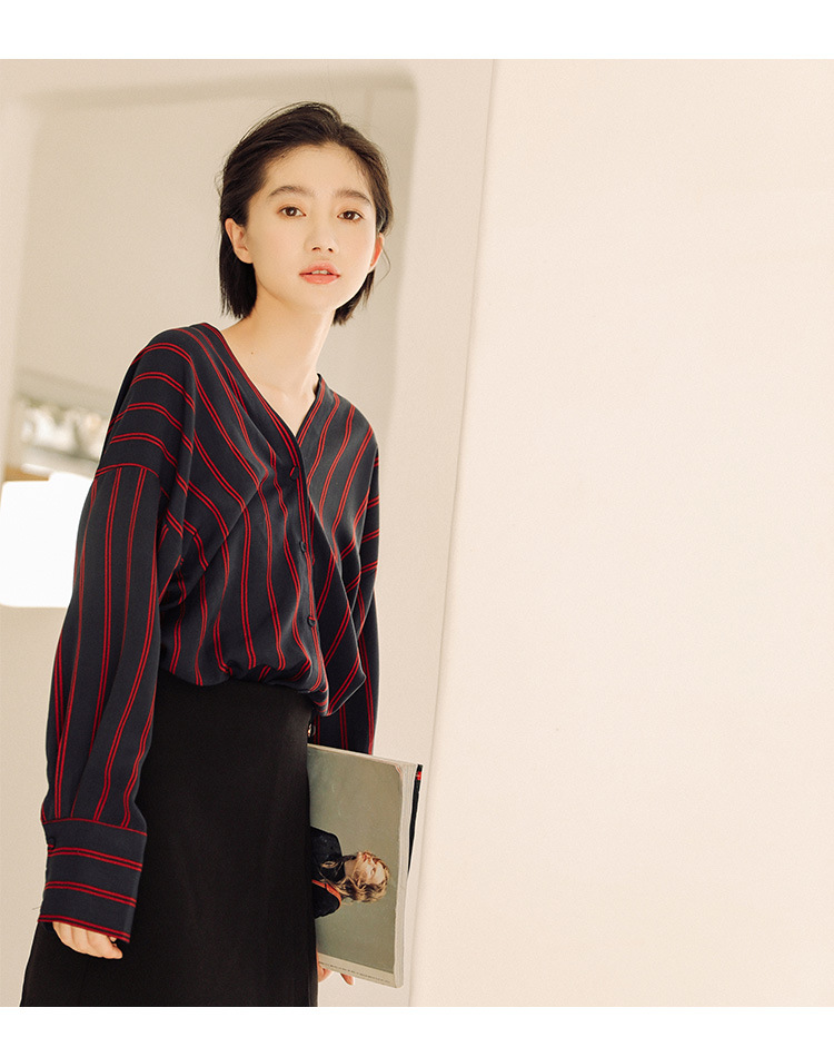 文艺范学生衬衫女2018初秋新款韩版小心机宽松条纹v领衬衣女