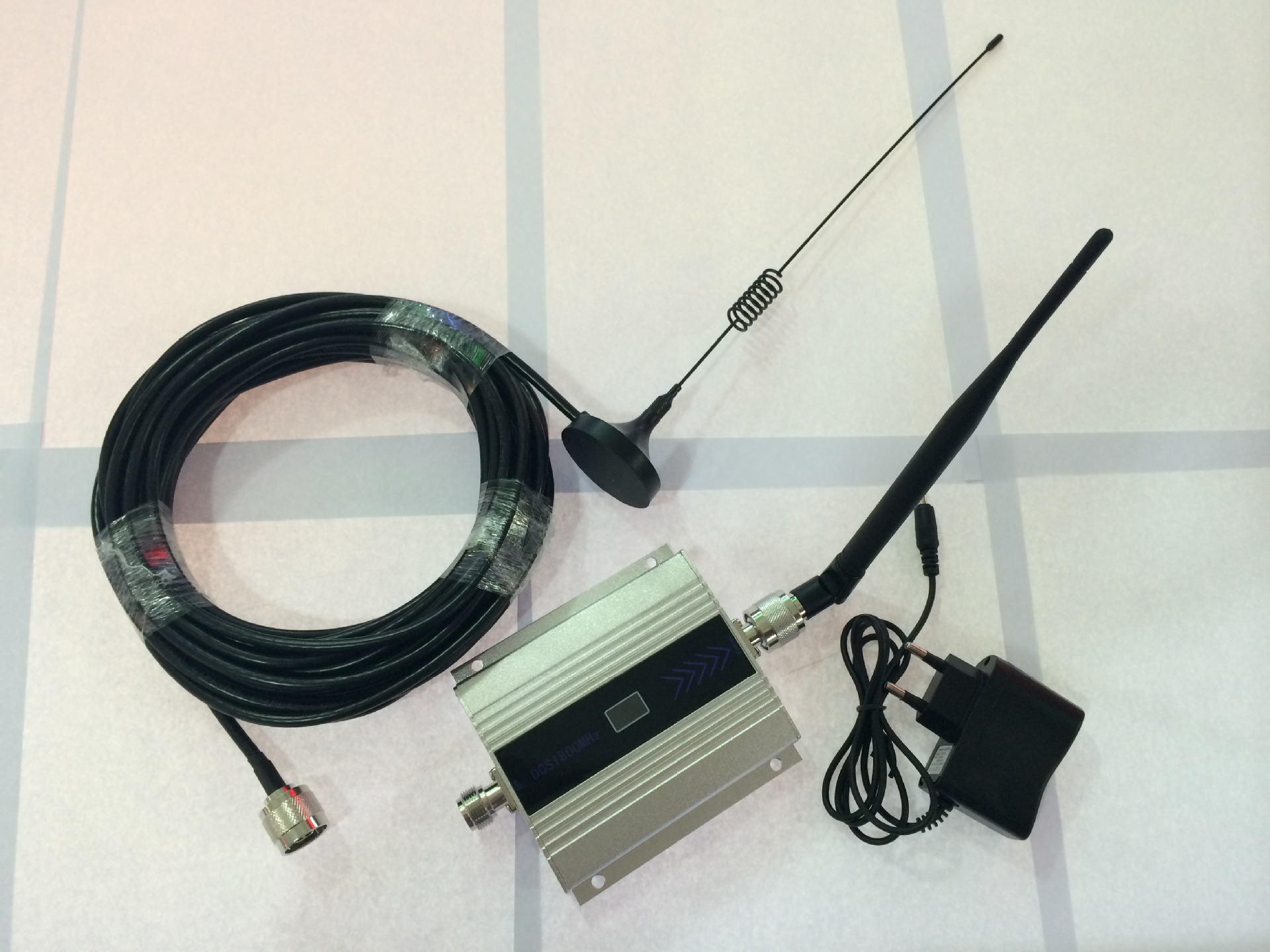 gsm-900mhz手机信号放大器4g外贸热销爆款信号增强器全球通用