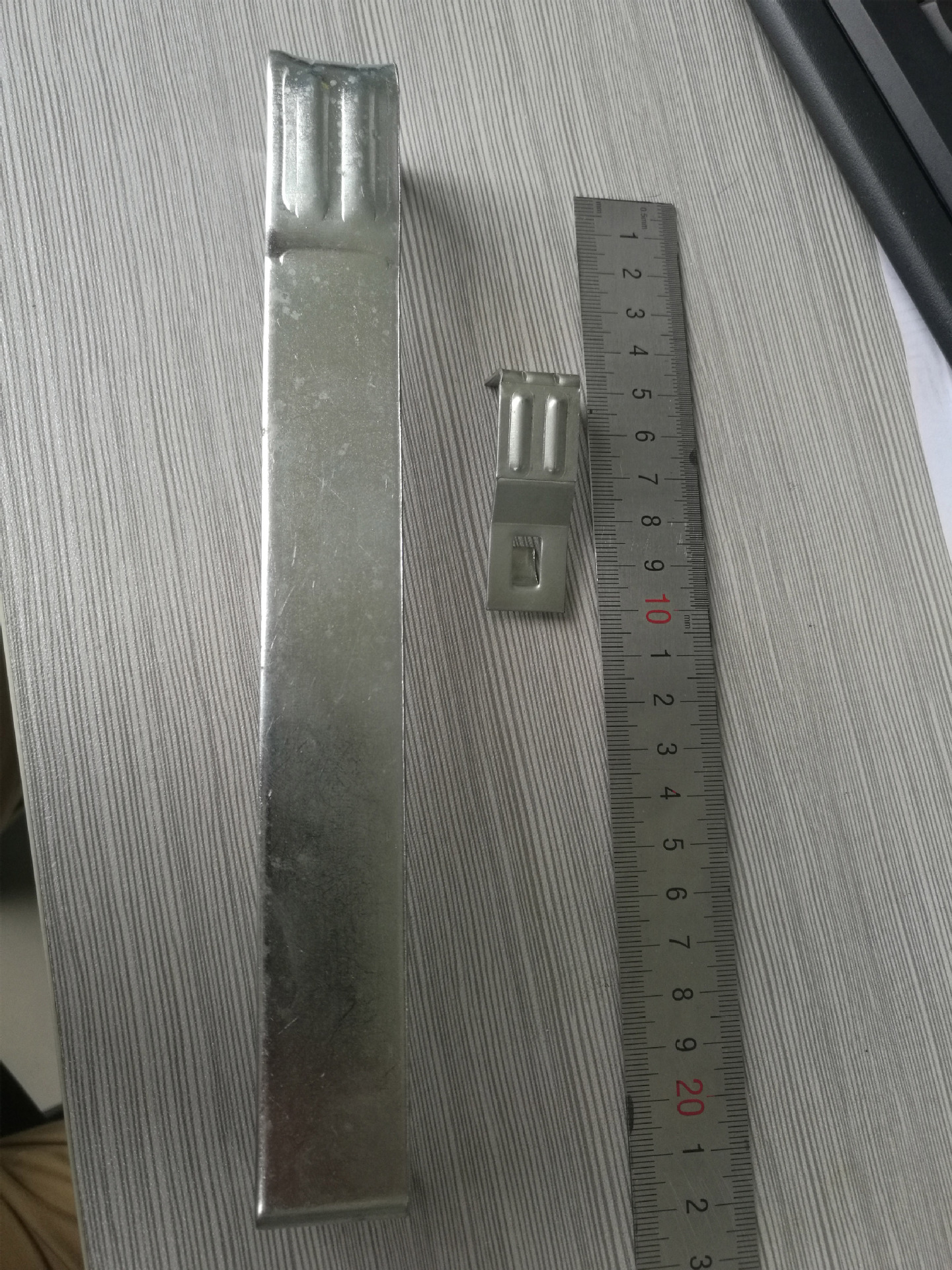 桥架盖板固定卡扣 桥架满扣,桥架配件 桥架7字压扣 盖板固定夹