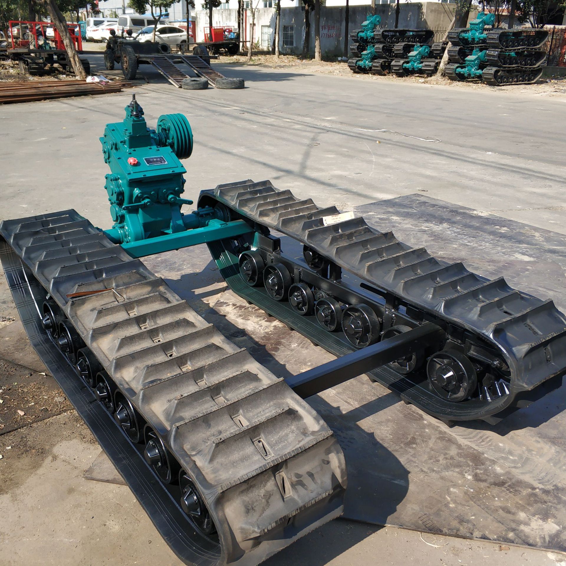 履带底盘橡胶液压马达驱动